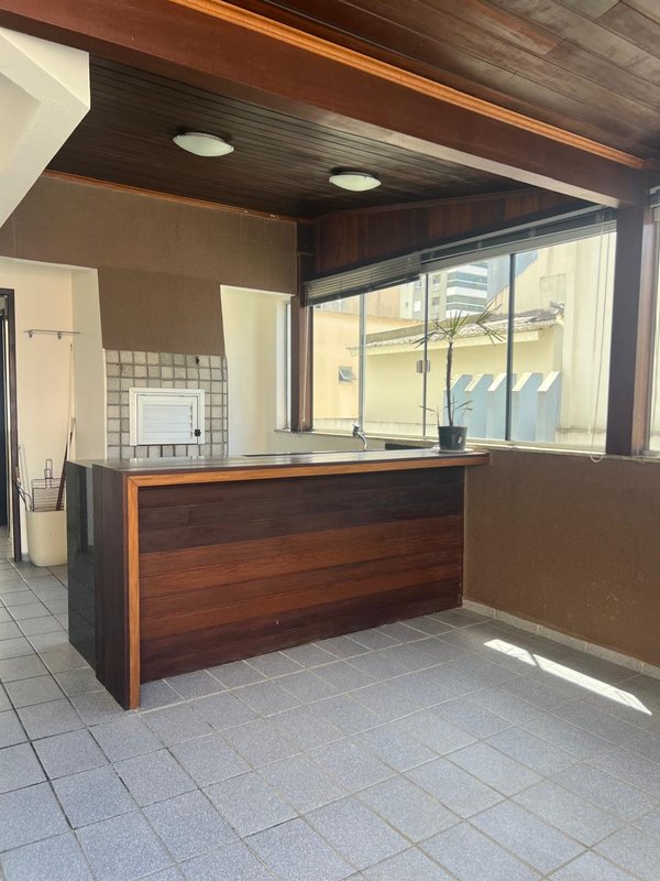 Apartamento na segunda quadra mar, localização excelente, com melhor custo de Meia Praia  Itapema - 