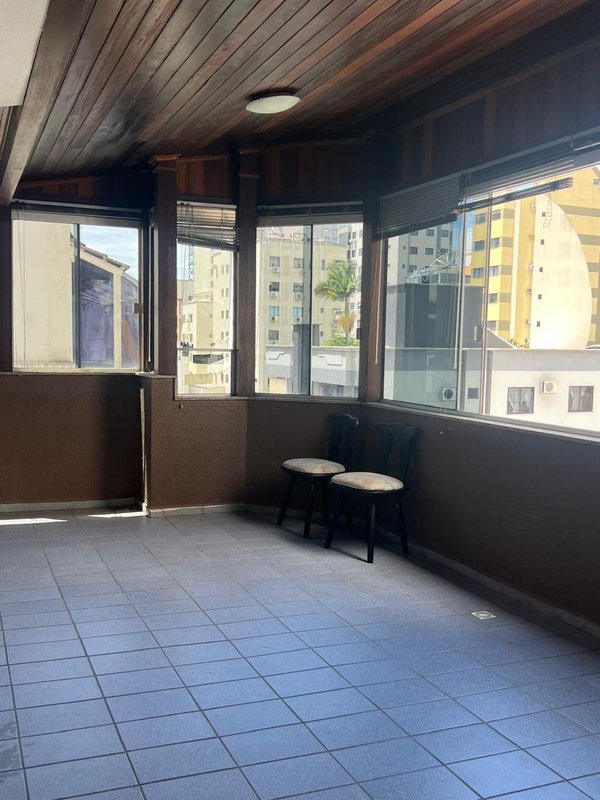 Apartamento na segunda quadra mar, localização excelente, com melhor custo de Meia Praia  Itapema - 