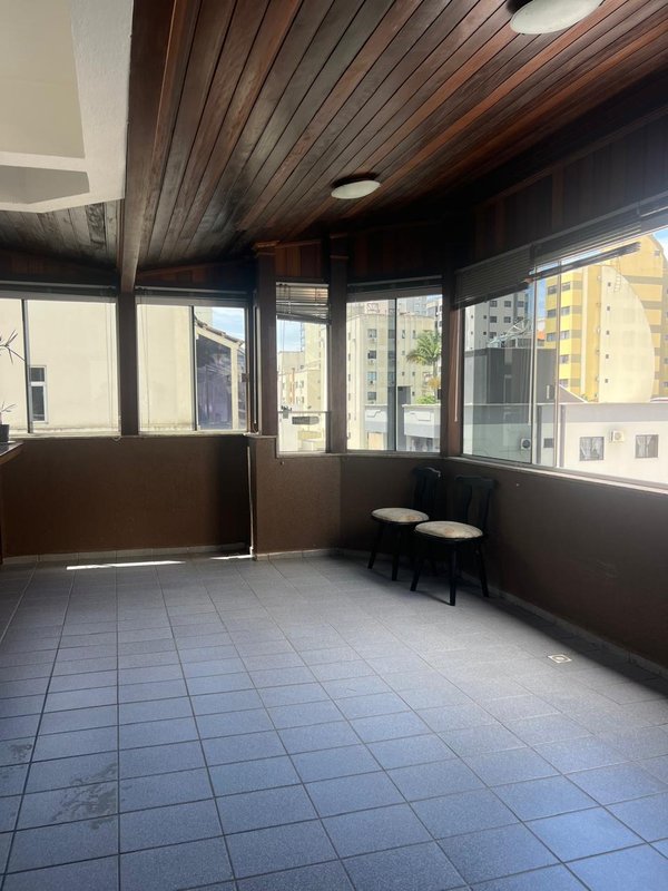 Apartamento na segunda quadra mar, localização excelente, com melhor custo de Meia Praia  Itapema - 