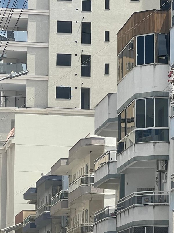 Apartamento na segunda quadra mar, localização excelente, com melhor custo de Meia Praia  Itapema - 