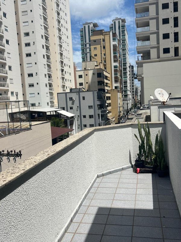 Apartamento na segunda quadra mar, localização excelente, com melhor custo de Meia Praia  Itapema - 