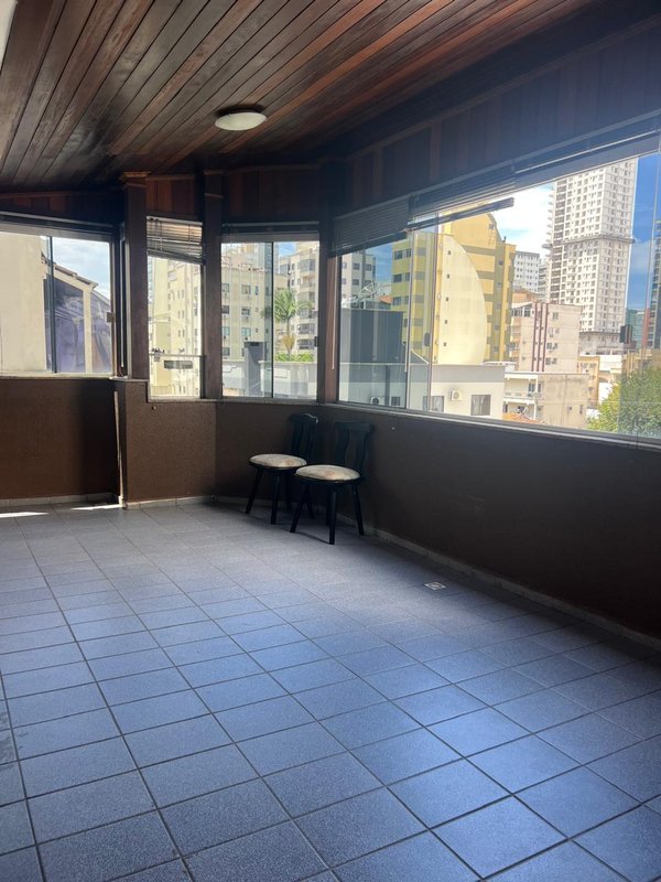 Apartamento na segunda quadra mar, localização excelente, com melhor custo de Meia Praia  Itapema - 