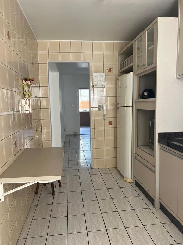 Apartamento na segunda quadra mar, localização excelente, com melhor custo de Meia Praia  Itapema - 