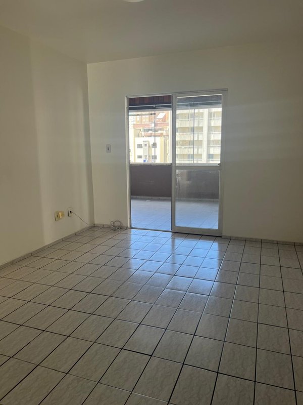 Apartamento na segunda quadra mar, localização excelente, com melhor custo de Meia Praia  Itapema - 