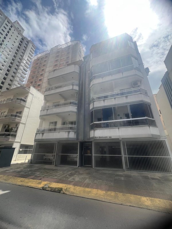 Apartamento na segunda quadra mar, localização excelente, com melhor custo de Meia Praia  Itapema - 