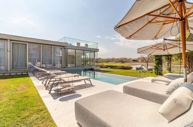 GLASS HAUS À VENDA – FAZ. BOA VISTA ✨ Um ícone de arquitetura contemporânea frente ao lago Alameda dos Pínus PORTO FELIZ - 