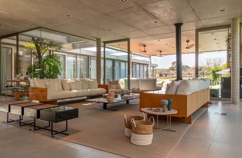 GLASS HAUS À VENDA – FAZ. BOA VISTA ✨ Um ícone de arquitetura contemporânea frente ao lago Alameda dos Pínus PORTO FELIZ - 
