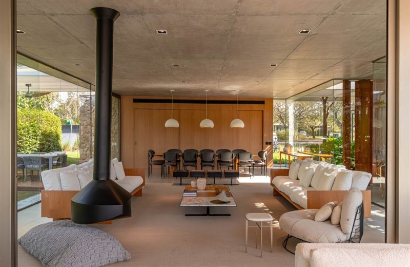 GLASS HAUS À VENDA – FAZ. BOA VISTA ✨ Um ícone de arquitetura contemporânea frente ao lago Alameda dos Pínus PORTO FELIZ - 