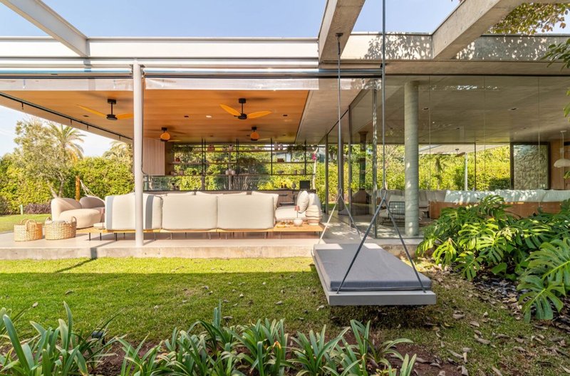 GLASS HAUS À VENDA – FAZ. BOA VISTA ✨ Um ícone de arquitetura contemporânea frente ao lago Alameda dos Pínus PORTO FELIZ - 