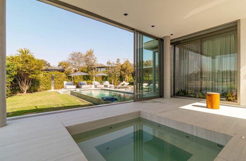 GLASS HAUS À VENDA – FAZ. BOA VISTA ✨ Um ícone de arquitetura contemporânea frente ao lago Alameda dos Pínus PORTO FELIZ - 