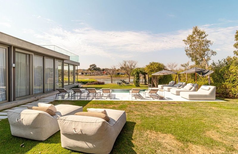 GLASS HAUS À VENDA – FAZ. BOA VISTA ✨ Um ícone de arquitetura contemporânea frente ao lago Alameda dos Pínus PORTO FELIZ - 