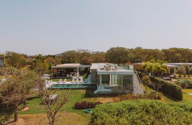GLASS HAUS À VENDA – FAZ. BOA VISTA ✨ Um ícone de arquitetura contemporânea frente ao lago Alameda dos Pínus PORTO FELIZ - 
