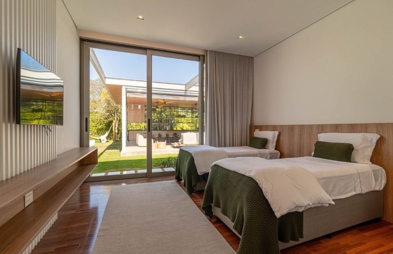 GLASS HAUS À VENDA – FAZ. BOA VISTA ✨ Um ícone de arquitetura contemporânea frente ao lago Alameda dos Pínus PORTO FELIZ - 