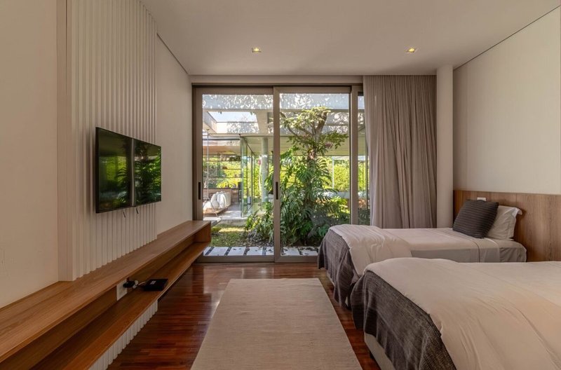 GLASS HAUS À VENDA – FAZ. BOA VISTA ✨ Um ícone de arquitetura contemporânea frente ao lago Alameda dos Pínus PORTO FELIZ - 