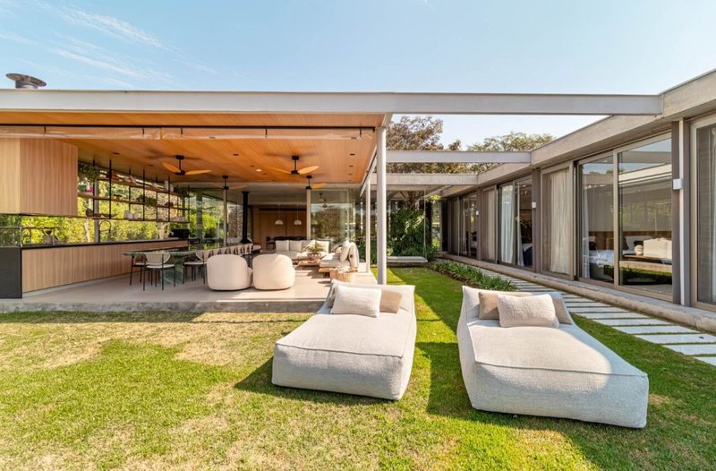 GLASS HAUS À VENDA – FAZ. BOA VISTA ✨ Um ícone de arquitetura contemporânea frente ao lago Alameda dos Pínus PORTO FELIZ - 
