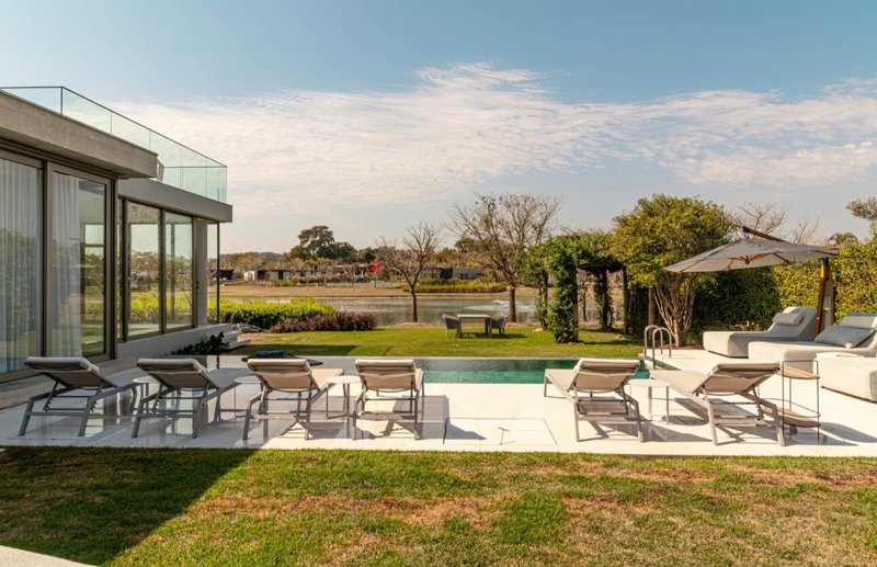 GLASS HAUS À VENDA – FAZ. BOA VISTA ✨ Um ícone de arquitetura contemporânea frente ao lago Alameda dos Pínus PORTO FELIZ - 