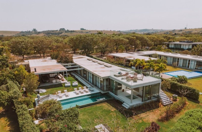 GLASS HAUS À VENDA – FAZ. BOA VISTA ✨ Um ícone de arquitetura contemporânea frente ao lago Alameda dos Pínus PORTO FELIZ - 