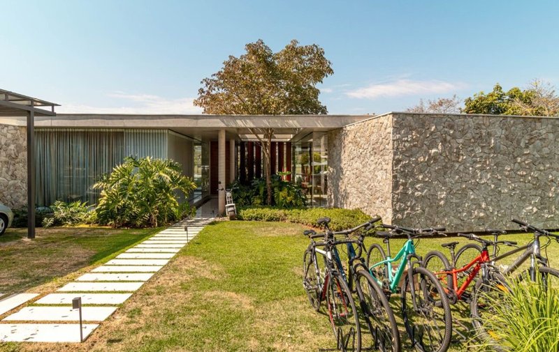 GLASS HAUS À VENDA – FAZ. BOA VISTA ✨ Um ícone de arquitetura contemporânea frente ao lago Alameda dos Pínus PORTO FELIZ - 