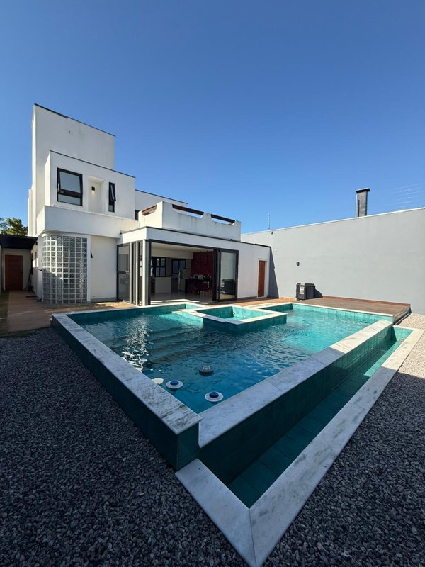 🏡 Casa moderna, sustentável e com piscina iluminada!  Caraguatatuba - 