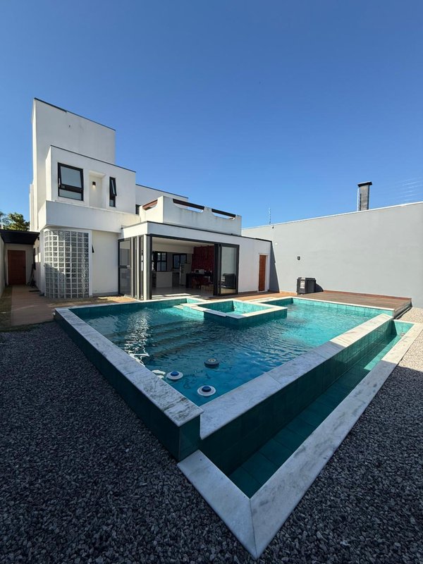 🏡 Casa moderna, sustentável e com piscina iluminada!  Caraguatatuba - 