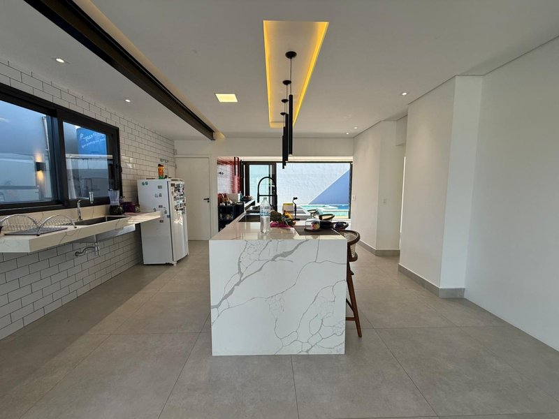 🏡 Casa moderna, sustentável e com piscina iluminada!  Caraguatatuba - 