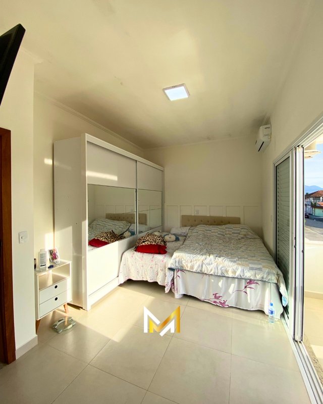 🏡 Sobrado de Alto Padrão no Jardim Britânia– Caraguatatuba/SP  Caraguatatuba - 