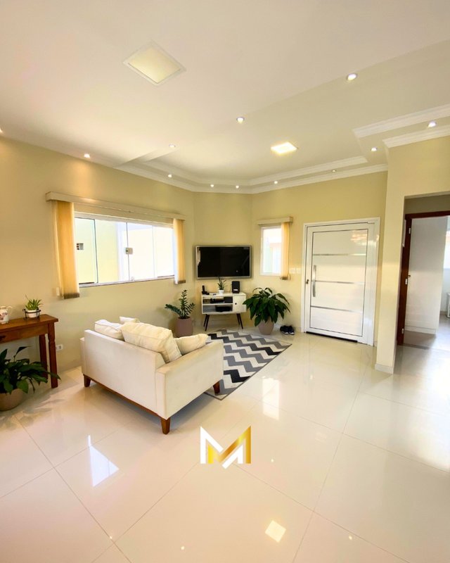 🏡 Sobrado de Alto Padrão no Jardim Britânia– Caraguatatuba/SP  Caraguatatuba - 