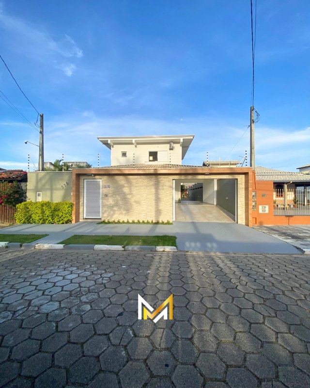 🏡 Sobrado de Alto Padrão no Jardim Britânia– Caraguatatuba/SP  Caraguatatuba - 