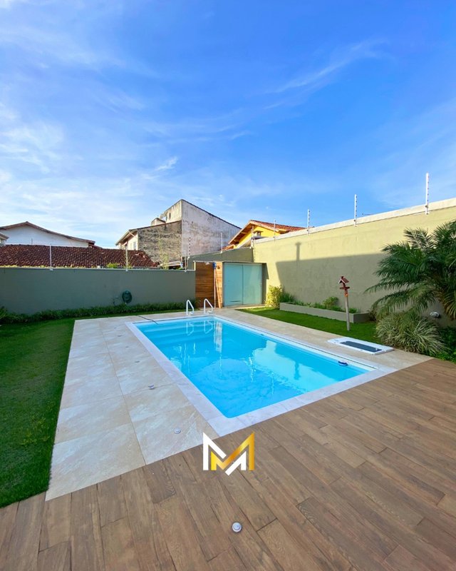 🏡 Sobrado de Alto Padrão no Jardim Britânia– Caraguatatuba/SP  Caraguatatuba - 