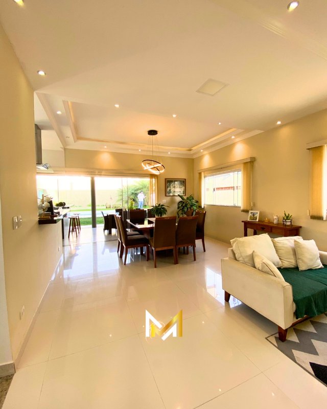 🏡 Sobrado de Alto Padrão no Jardim Britânia– Caraguatatuba/SP  Caraguatatuba - 