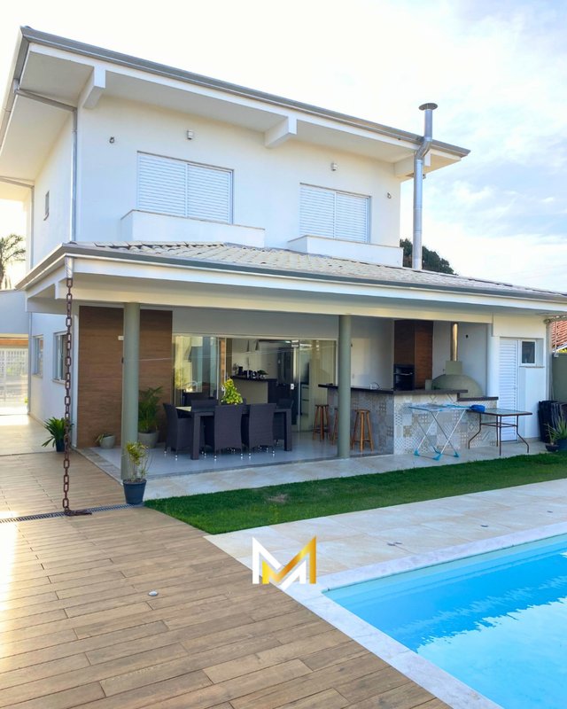 🏡 Sobrado de Alto Padrão no Jardim Britânia– Caraguatatuba/SP  Caraguatatuba - 