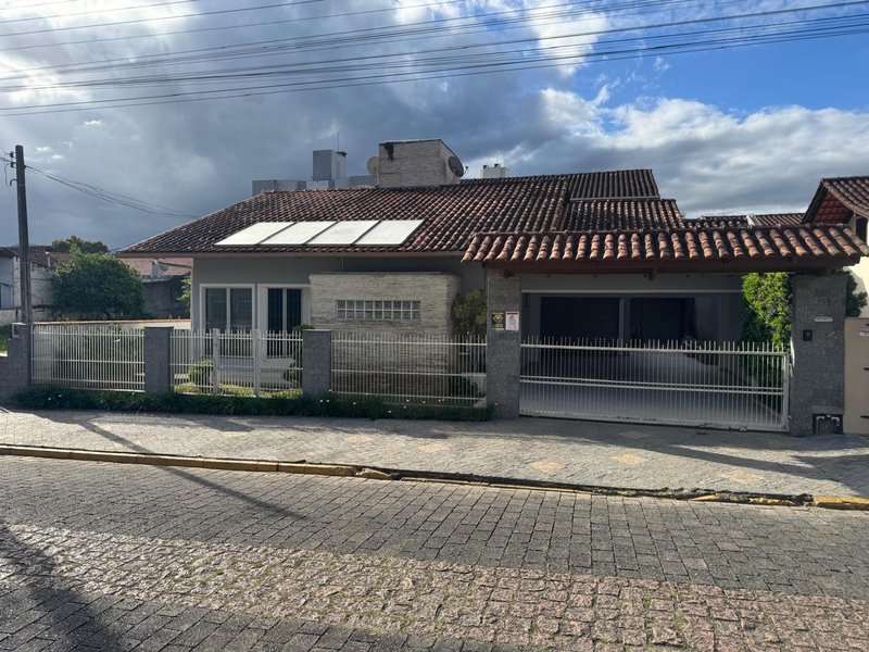 Casa no Bairro Imigrantes Rua Portugal Timbó - 