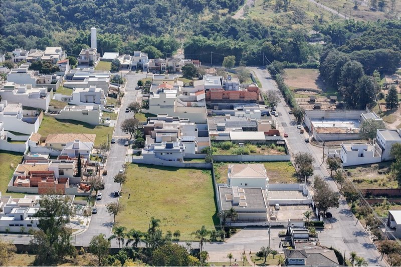 TERRENO Á VENDA - 595m - R$ 350.000 - CONDOMÍNIO GRAMADOS SOROCABA - Sorocaba SP Avenida Gabriel Seme Cury Sorocaba - 