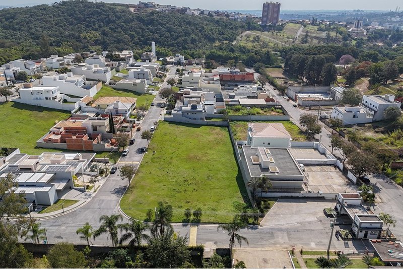 TERRENO Á VENDA - 595m - R$ 350.000 - CONDOMÍNIO GRAMADOS SOROCABA - Sorocaba SP Avenida Gabriel Seme Cury Sorocaba - 