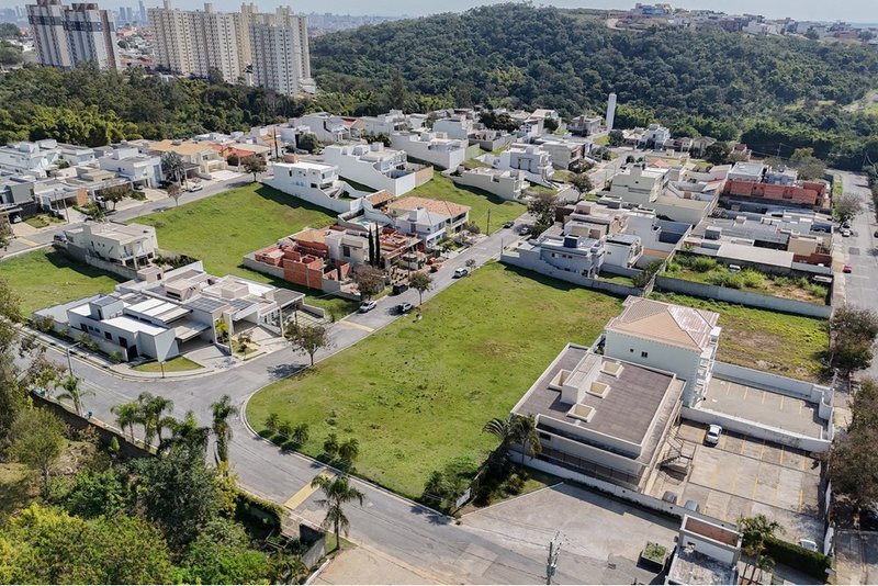 TERRENO Á VENDA - 595m - R$ 350.000 - CONDOMÍNIO GRAMADOS SOROCABA - Sorocaba SP Avenida Gabriel Seme Cury Sorocaba - 