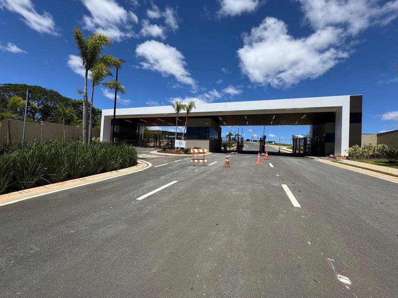 Terreno à Venda no Renomado Residencial Ville Sainte Anne – Em Sousas, Campinas Avenida Antônio Carlos Couto de Barros Campinas - 