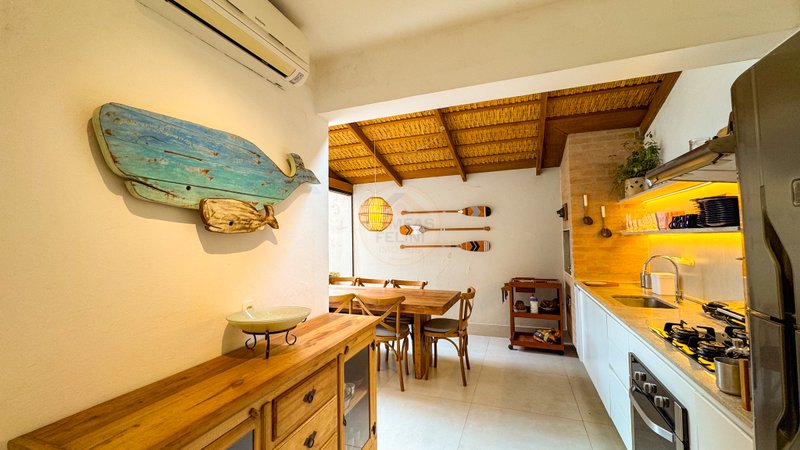 Viva o privilégio de estar a poucos passos do mar em Juquehy - À VENDA  São Sebastião - 