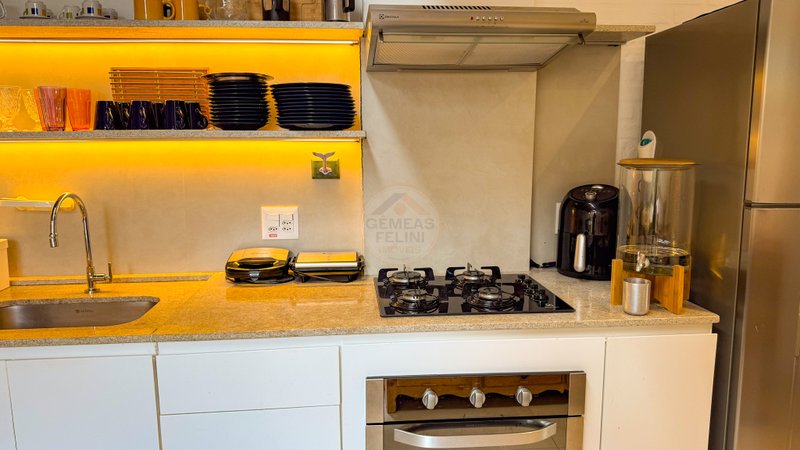 Viva o privilégio de estar a poucos passos do mar em Juquehy - À VENDA  São Sebastião - 