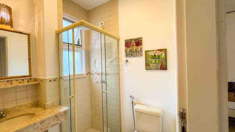 Viva o privilégio de estar a poucos passos do mar em Juquehy - À VENDA  São Sebastião - 