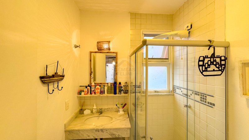 Viva o privilégio de estar a poucos passos do mar em Juquehy - À VENDA  São Sebastião - 