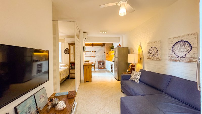 Viva o privilégio de estar a poucos passos do mar em Juquehy - À VENDA  São Sebastião - 