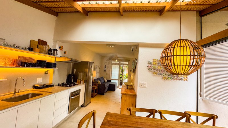 Viva o privilégio de estar a poucos passos do mar em Juquehy - À VENDA  São Sebastião - 