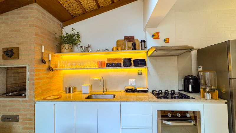 Viva o privilégio de estar a poucos passos do mar em Juquehy - À VENDA  São Sebastião - 