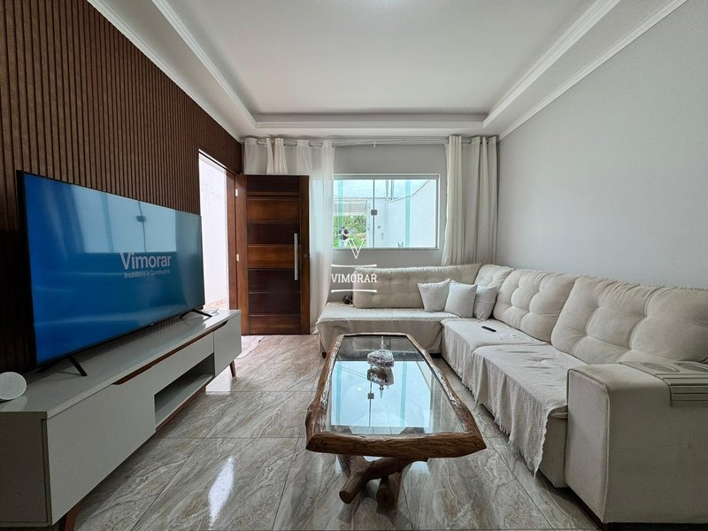 Sobrado 2 dormit&oacute;rios sendo 1 com sacada + 4 vagas de garagem  Itaquaquecetuba - 