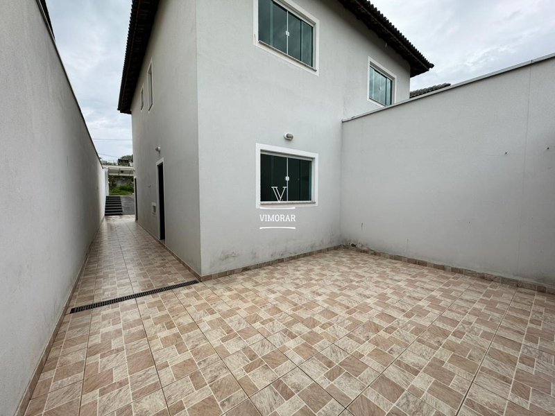 Sobrado 2 dormit&oacute;rios sendo 1 com sacada + 4 vagas de garagem  Itaquaquecetuba - 