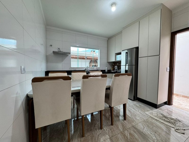 Sobrado 2 dormit&oacute;rios sendo 1 com sacada + 4 vagas de garagem  Itaquaquecetuba - 