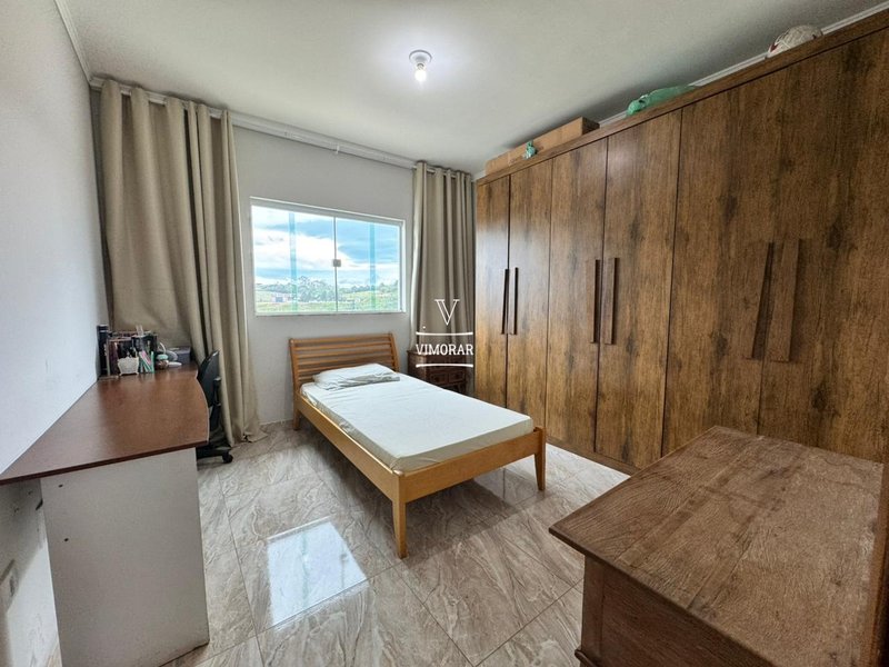 Sobrado 2 dormit&oacute;rios sendo 1 com sacada + 4 vagas de garagem  Itaquaquecetuba - 