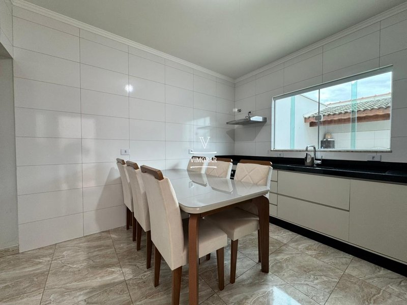 Sobrado 2 dormit&oacute;rios sendo 1 com sacada + 4 vagas de garagem  Itaquaquecetuba - 