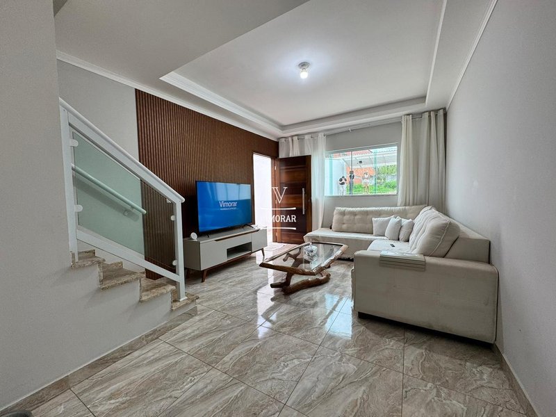 Sobrado 2 dormit&oacute;rios sendo 1 com sacada + 4 vagas de garagem  Itaquaquecetuba - 