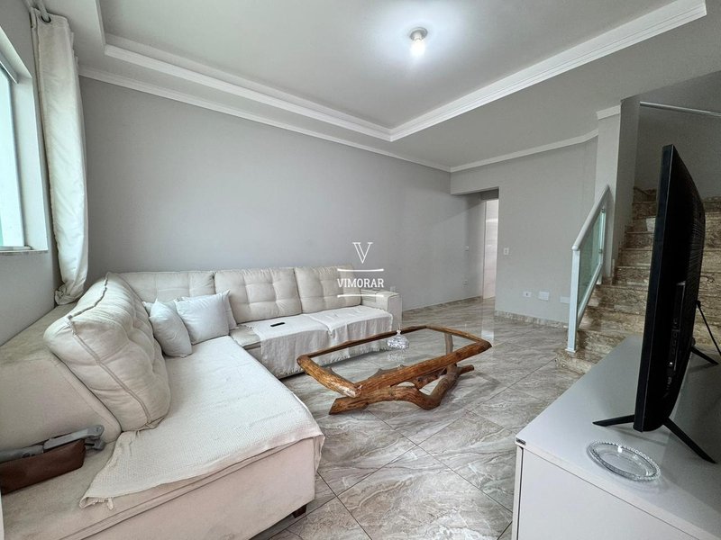 Sobrado 2 dormit&oacute;rios sendo 1 com sacada + 4 vagas de garagem  Itaquaquecetuba - 